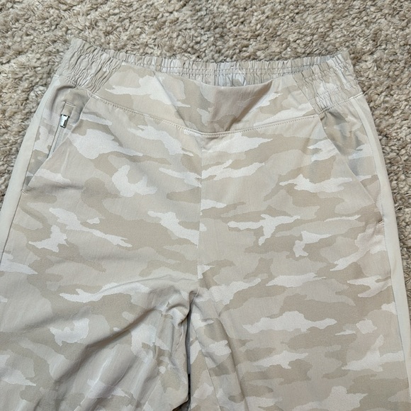 ATHLETA Brooklyn jogger SIZE 8 white camo - Picture 2 of 5